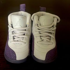 Jordan 23 Retro sneakers lavender/purple blend.